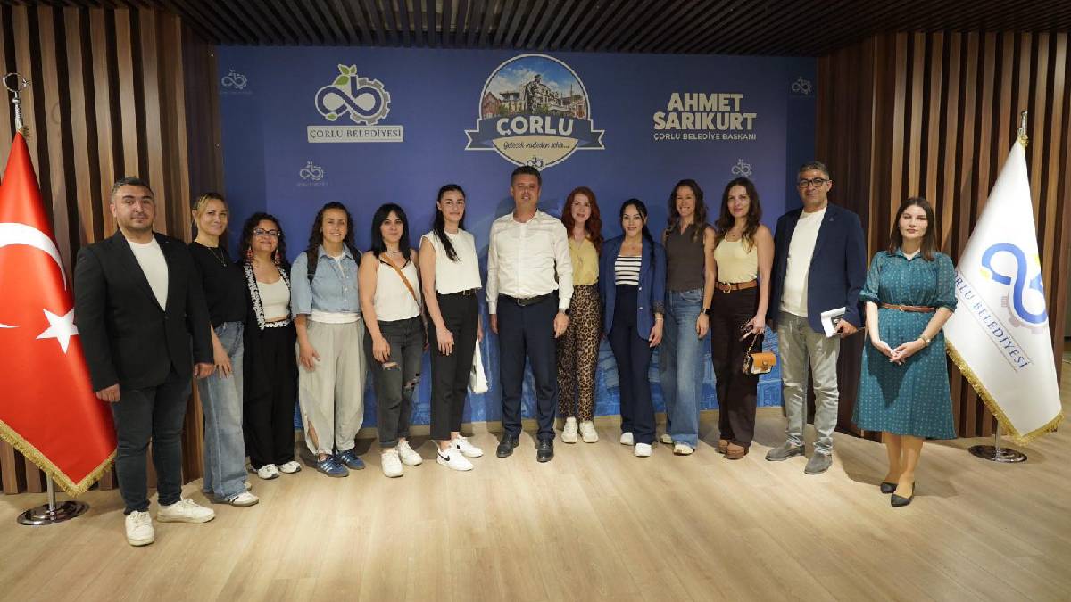 Başkan Sarıkurt’tan kadın eğitmenlere teşekkür belgesi