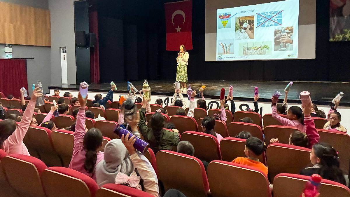 Gaziemir Belediyesinden 5 bin 486 öğrenciye geri dönüşüm eğitimi