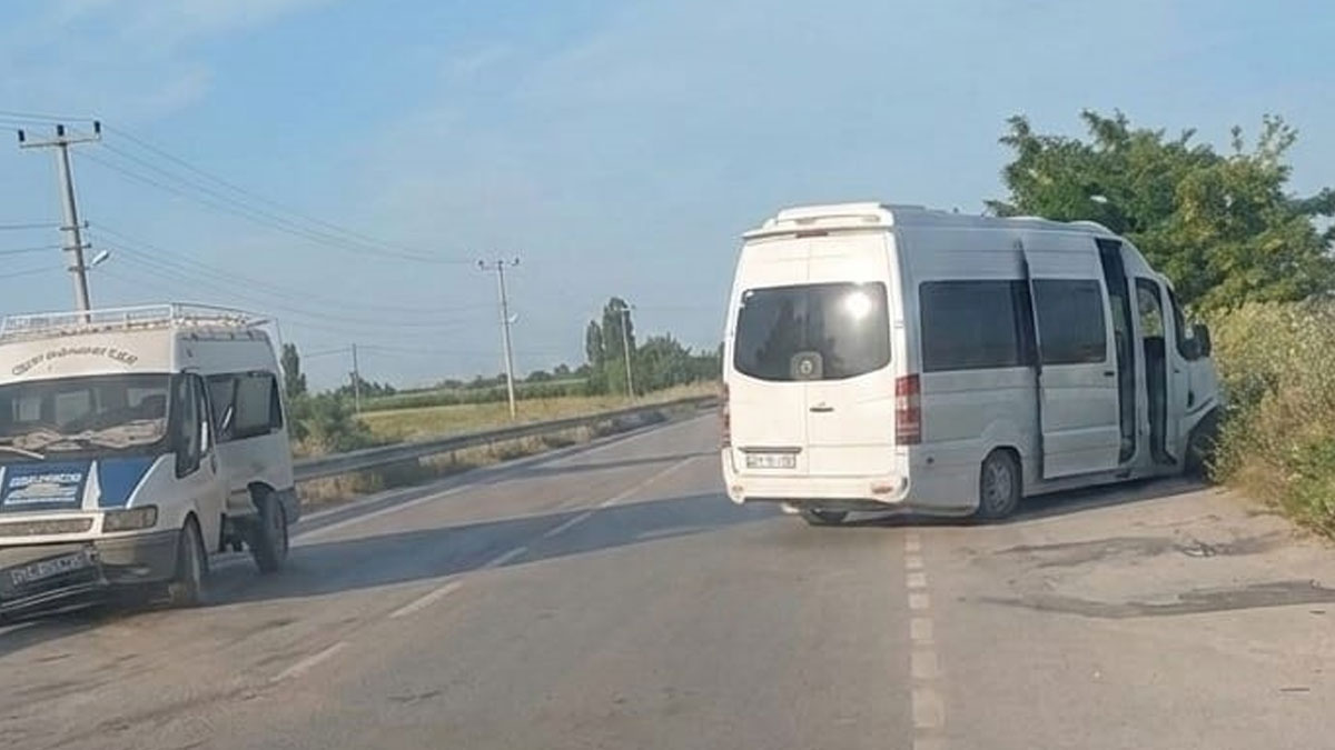 Denizli'de iki işçi servisi çarpıştı: 10 yaralı