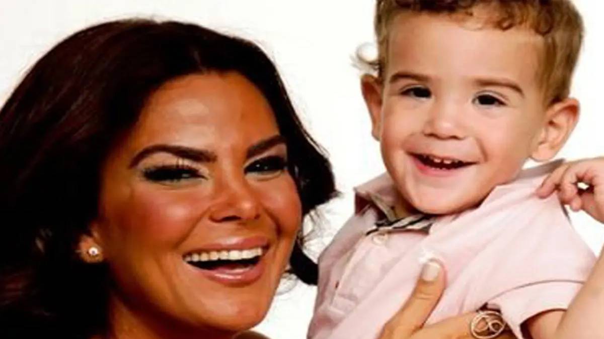 Özlem Yıldız’ın anne gururu: Oğlu Demir’in lise mezuniyetinde duygusal anlar yaşadı