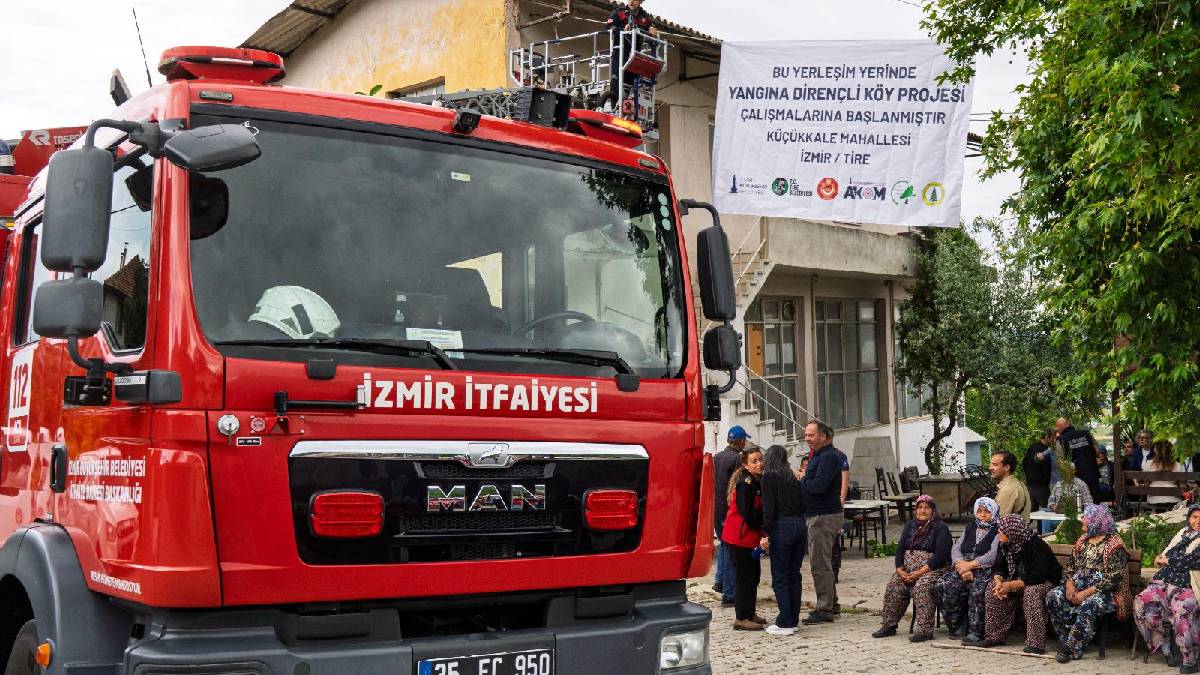 Yangın tehdidine karşı teyakkuza geçildi: Köy halkı, itfaiye gelene kadar ilk müdahaleyi yapabilecek