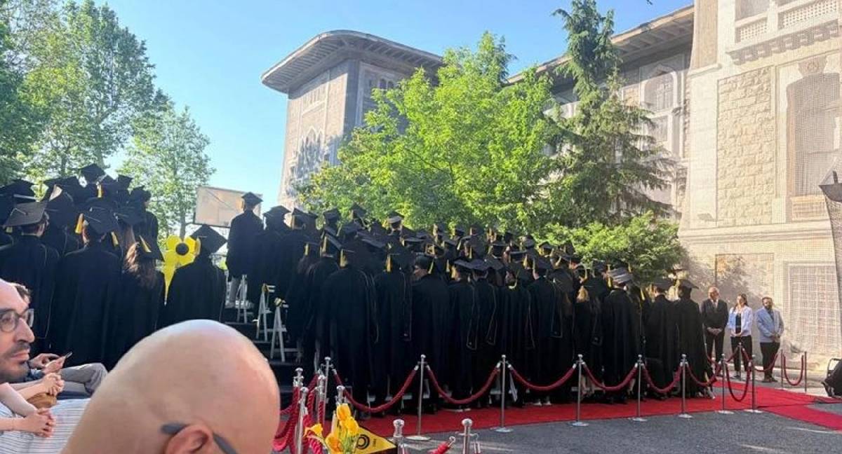 İstanbul Erkek Lisesi’nde mezuniyet protestosu: Öğrenciler müdüre sırtlarını döndü, tören iptal edildi