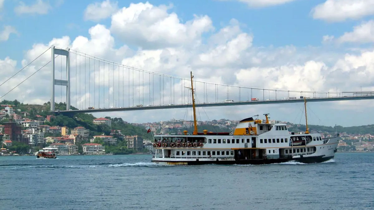 İstanbul Boğazı gemi geçişlerine kapatıldı