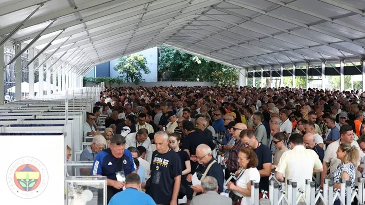 Fenerbahçe’de Aziz Yıldırım dönemi yeniden başladı: Gayri resmi sonuçlara göre rekor farkla seçildi