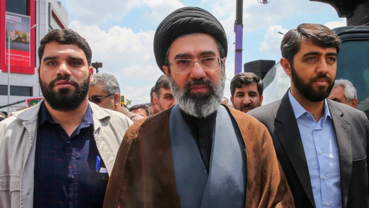 İran'ın dini lideri Hamaney'den İsrail mesajı: Siyonist rejimin nefesi tükendi