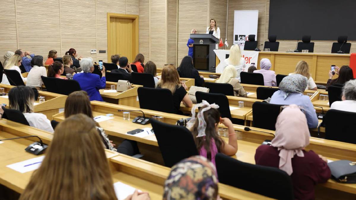 AK Parti, DEM Parti, DEVA Partisi ve CHP’den kadınlar Diyarbakır’da ortak zeminde buluştu