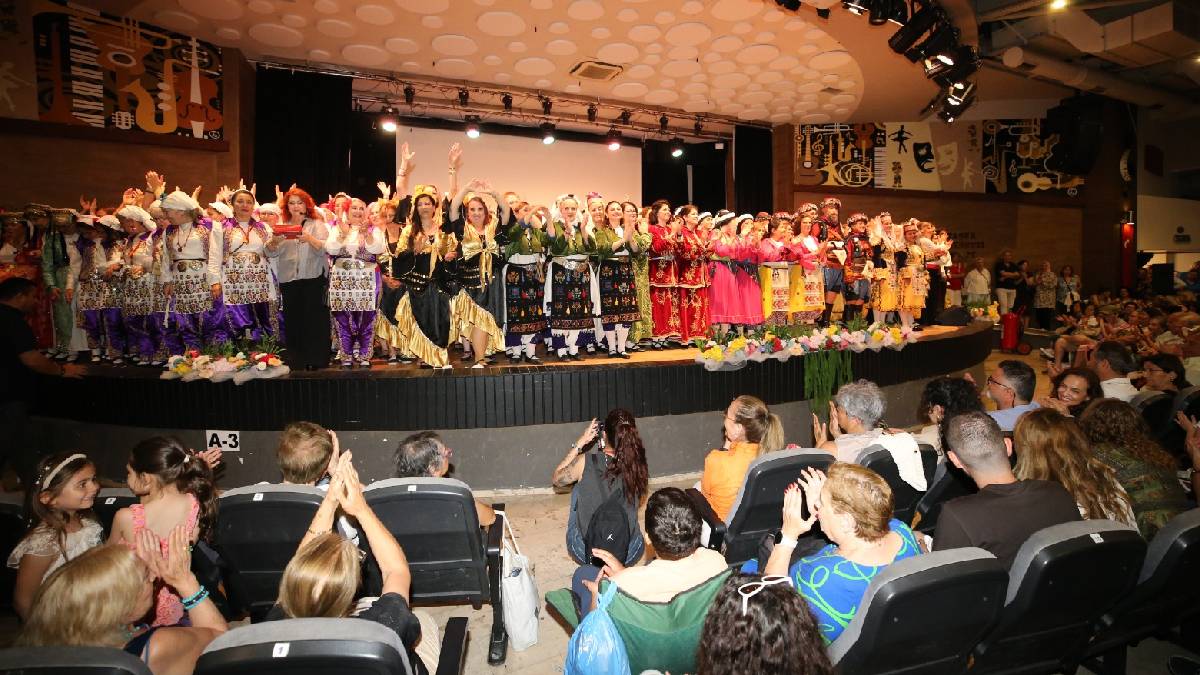 Karşıyaka’da halk dansları kursuna muhteşem final!