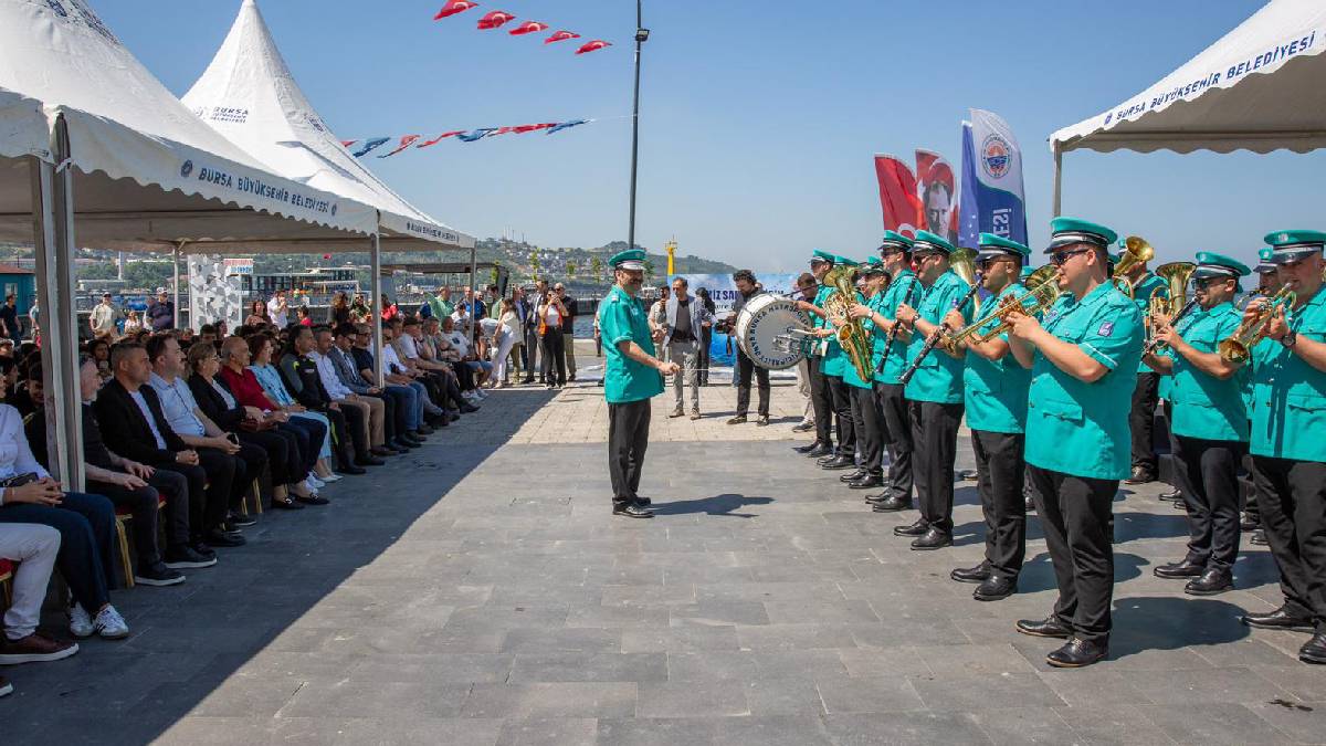 Büyükşehir'den Gemlik'te deniz dibi temizliği