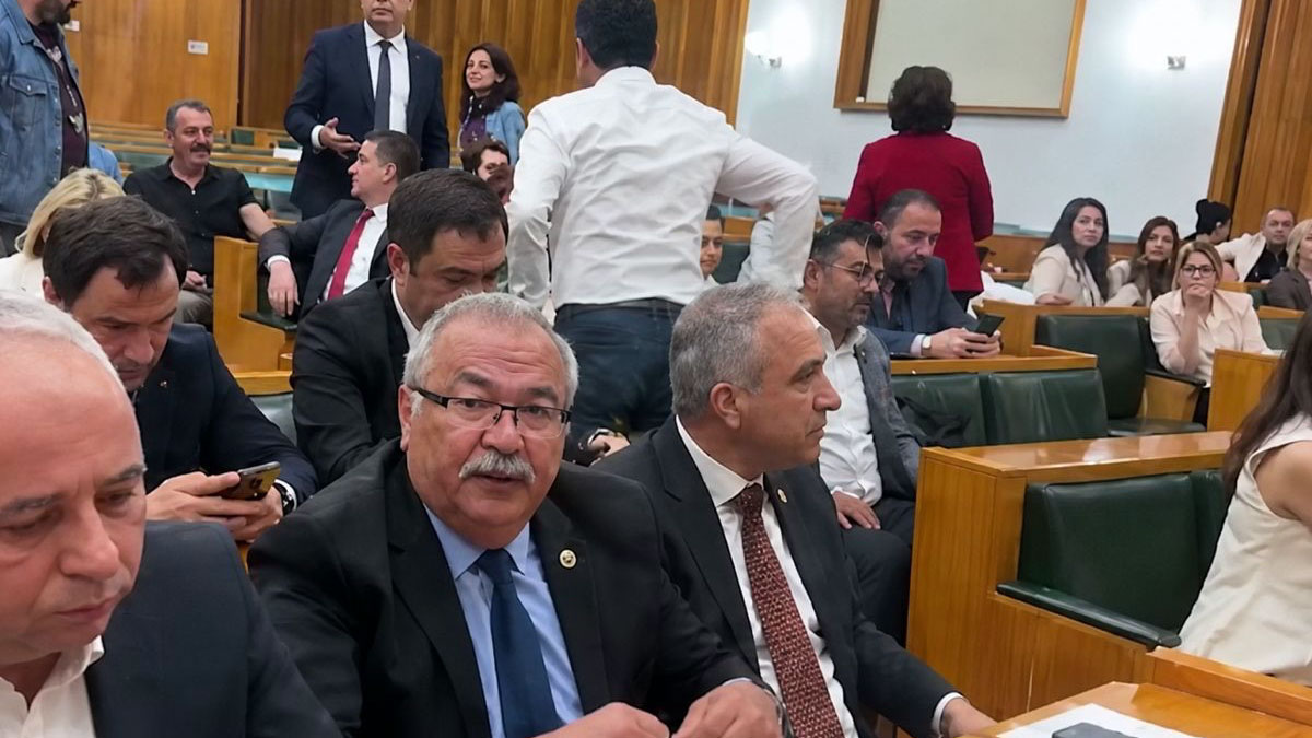 CHP grup toplantısı öncesi Meclis’te hareketlilik: Özel destekçisi milletvekilleri salonu doldurdu
