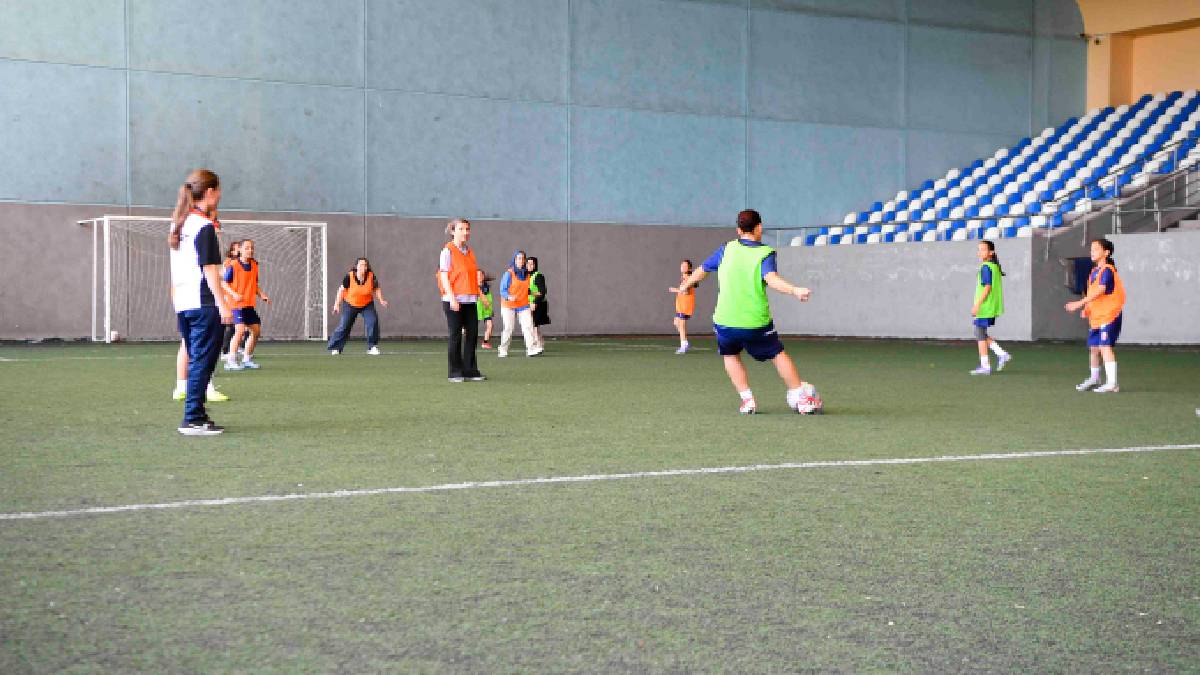 Anneler bu kez tribünde değil, sahadaydı: FOMGET’t