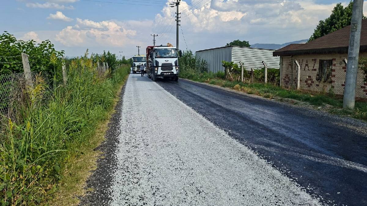 Efeler’de yol hamlesi asfaltlama çalışmaları hız kazandı