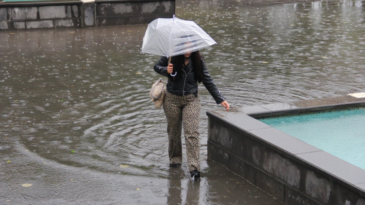 Meteoroloji'den sel uyarısı: Gök gürültülü sağanak yağışlar etkili olacak