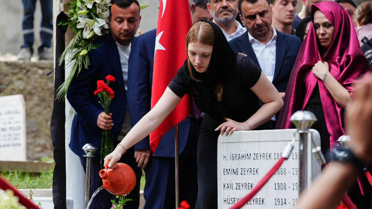Merhum Başkan Ferdi Zeyrek, vefatının birinci yılında dualar