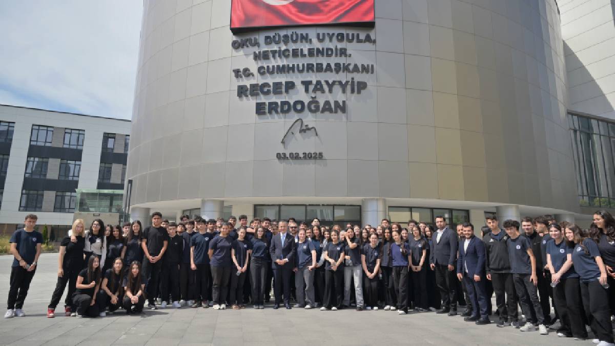 Başkan Vekili Can Aksoy, TÜGVA’nın kariyer buluşmasında gençlerle bir araya geldi