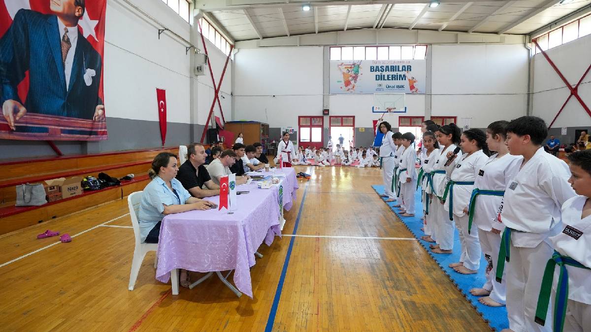 Gaziemirli taekwondocular yeni kuşak için yeteneklerini sergiledi