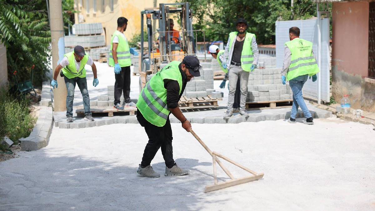 Merkezefendi’de yol çalışmaları aralıksız sürüyor