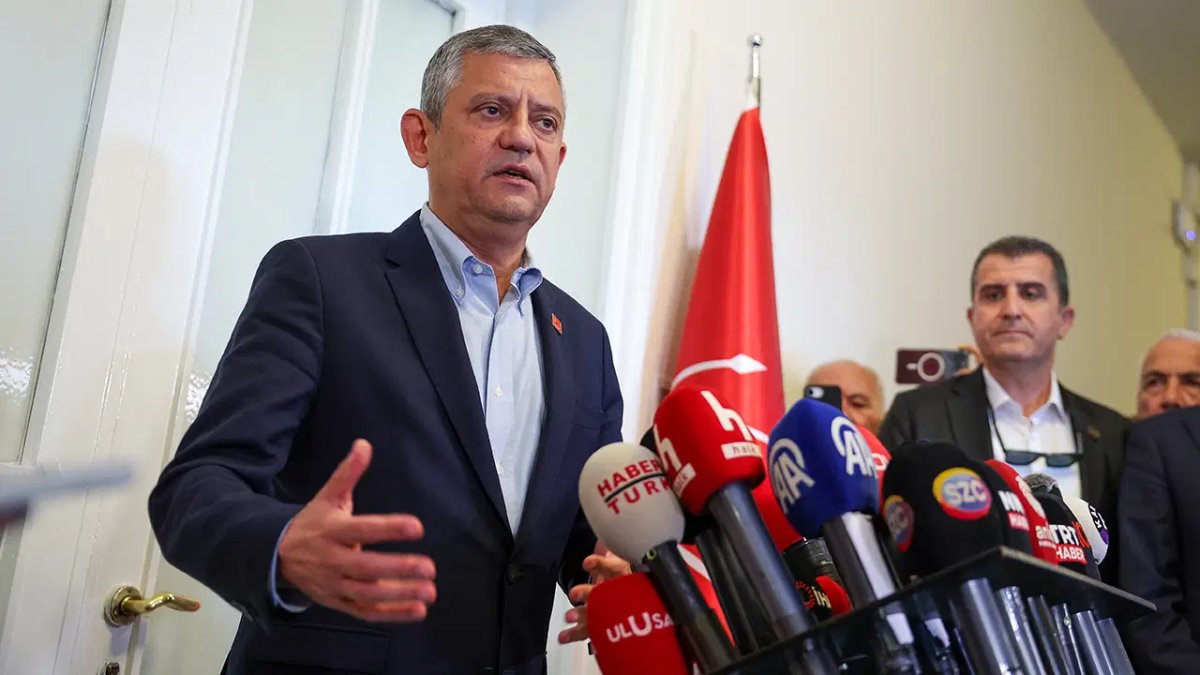 CHP'de gece yarısı kulisi: 'Özgür Özel Bugün İstifa Edebilir' iddiası konuşuluyor