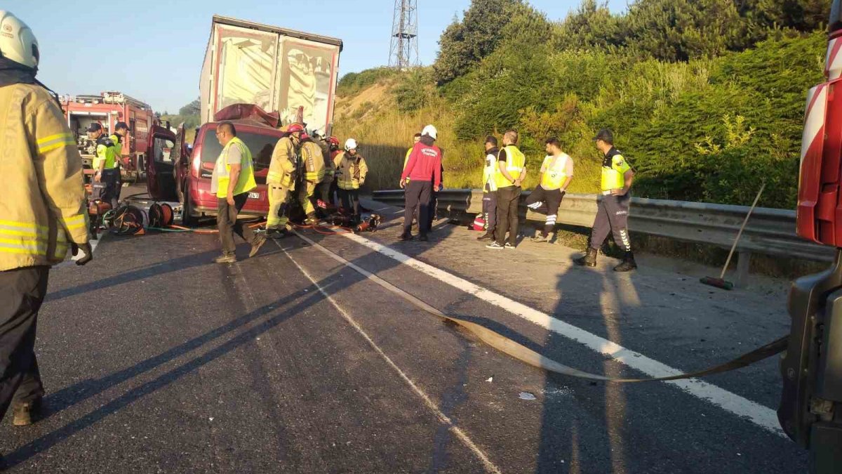 Kuzey Marmara Otoyolu’nda feci kaza: 1’i bebek 3 kişi hayatını kaybetti