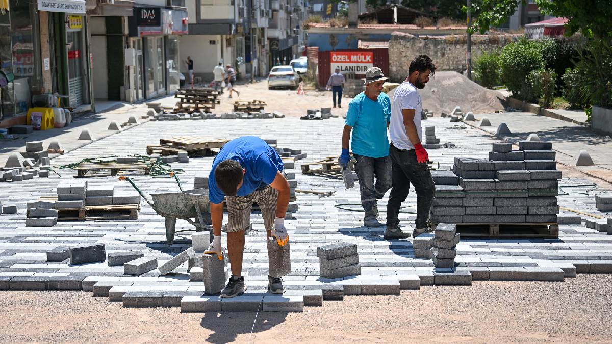 Bornova’nın kalbi yeniden doğuyor: Tarihi Çarşı’da estetik d