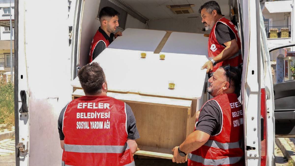Efeler Belediyesi vatandaşların yanında: EFESYA ihtiyaç sahibi ailelerin kapısını çalmaya devam ediyor