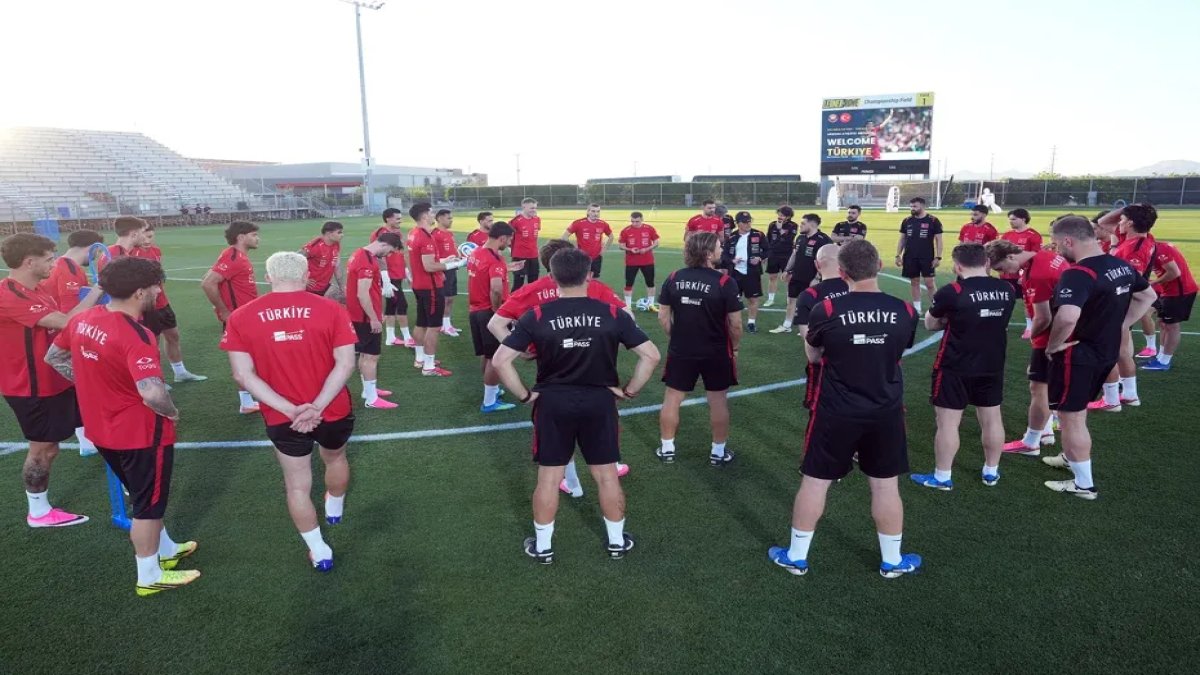 TFF resmen duyurdu: 2 futbolcu A Milli Takım kampından ayrıldı