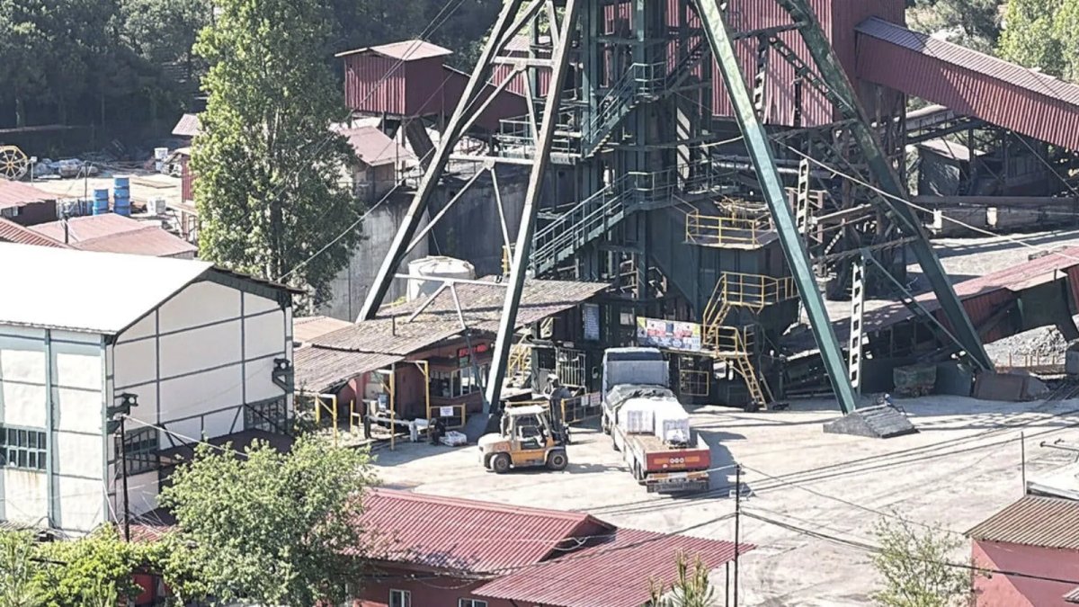 Maden ocağındaki yangın 6 gündür sürüyor: Üretime kapatıldı, oksijenle teması kesilmeye çalışılıyor