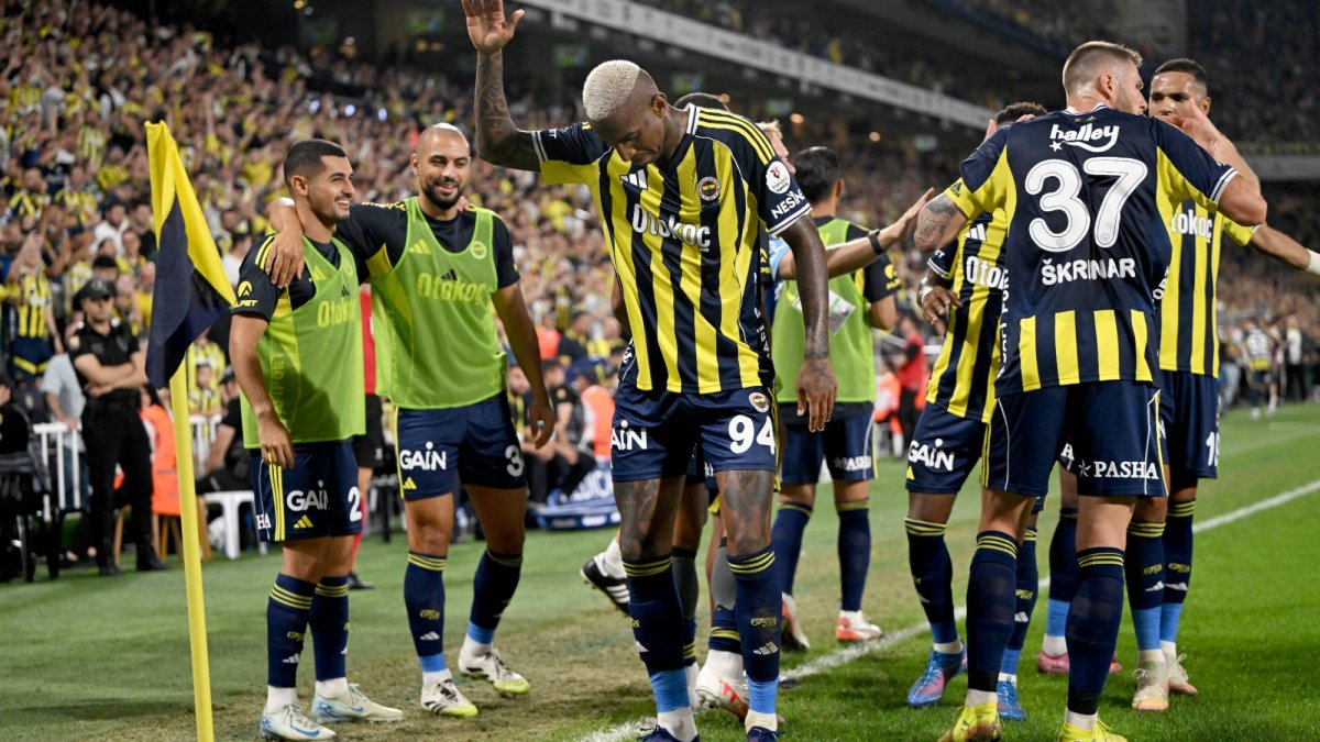 Aziz Yıldırım Mazbatayı Aldı, Aykut Kocaman ilk neşteri vurdu: N'Golo Kante dahil 8 isim gidiyor