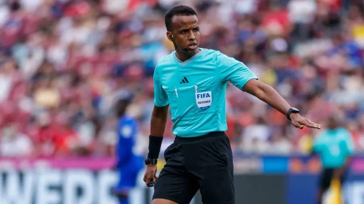 UEFA'dan Somalili hakem Artan'a tarihi görev