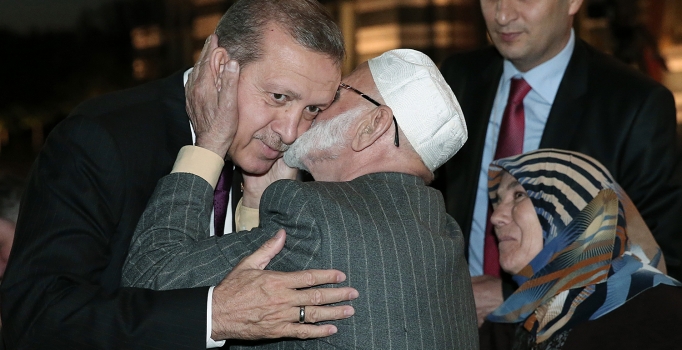 Erdoğan Saray'da vatandaşlara iftar verdi