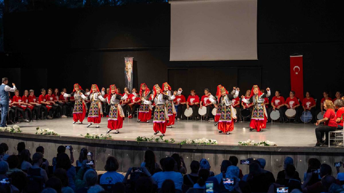Bornova’da ritim ve halk dansları rüzgarı