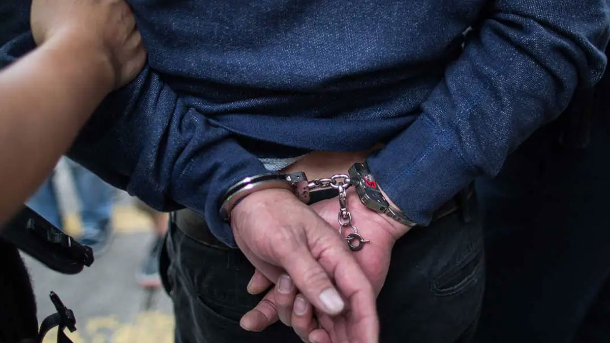 İzmir merkezli 12 İlde FETÖ operasyonu: 41 şüpheli tutuklandı