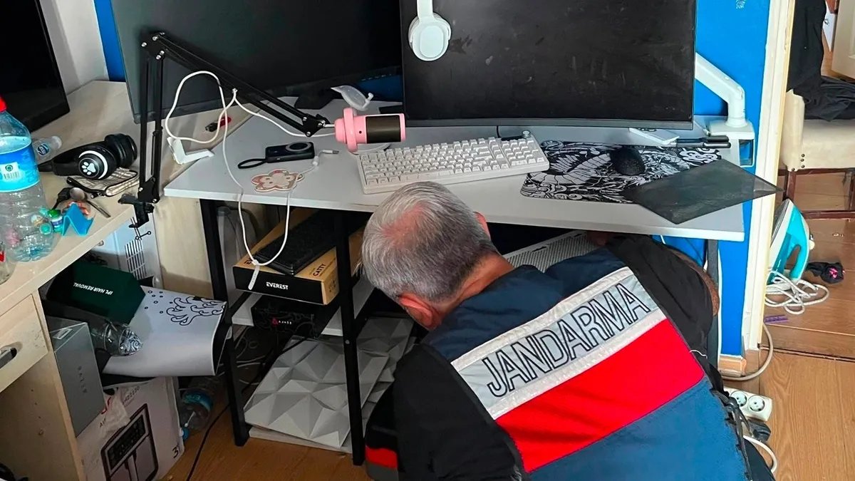 MİT'ten kredi kartı şebekesine operasyon: 3 gözaltı