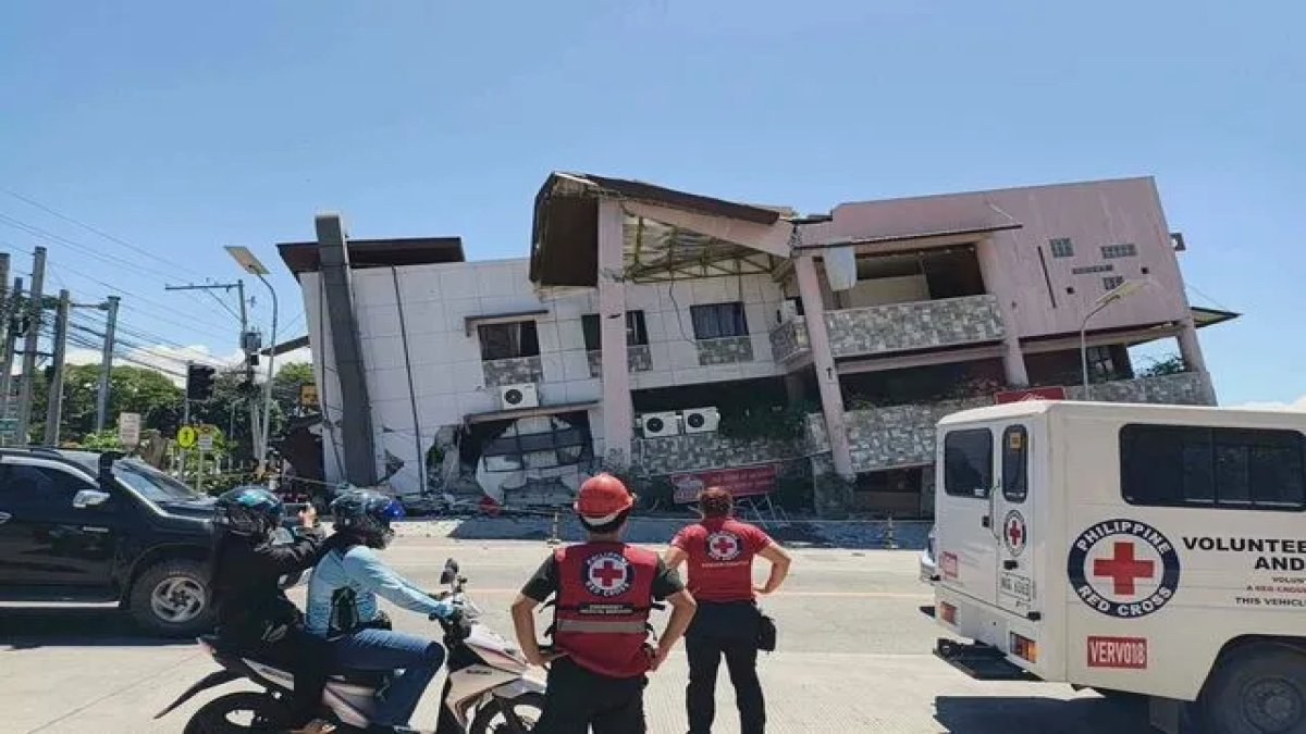 Filipinler’deki 7,8 büyüklüğündeki depremde can kaybı 61’e yükseldi