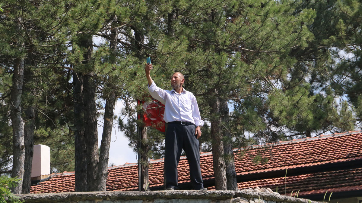 İnternet yok, telefon yok: Mahalleli başka köye gidiyor