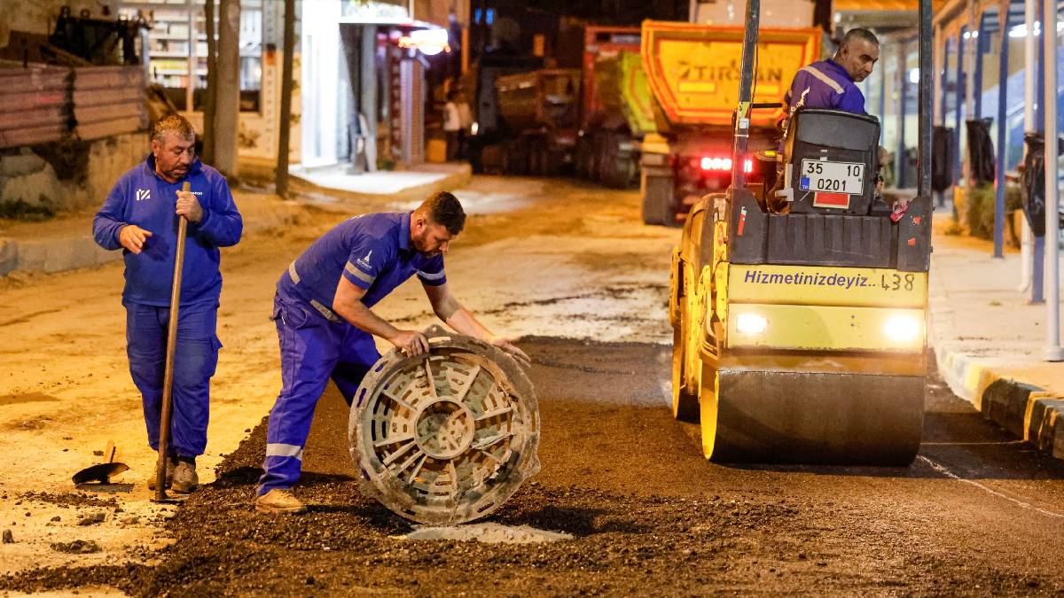 Toros Caddesi’nde gece asfalt mesaisi