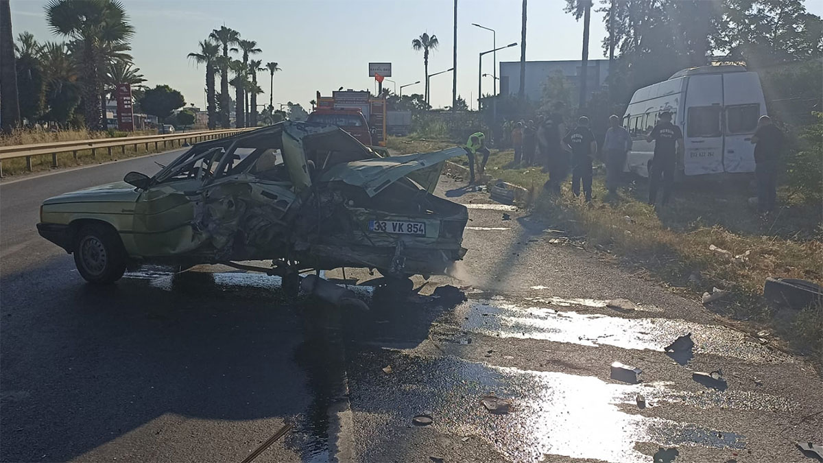Mersin'de 4 araç birbirine girdi: 1 kişi hayatını kaybetti