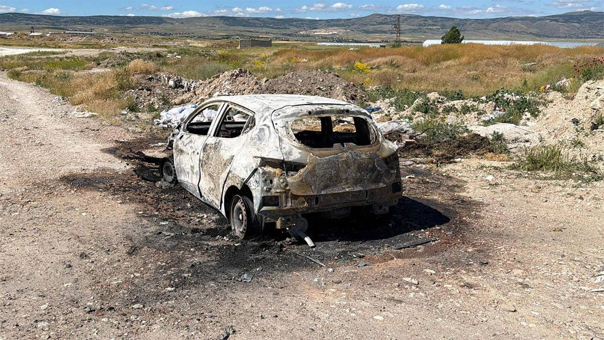 Eskişehir'de akılalmaz olay! Hamile eşinin otomobilini ateşe verdi