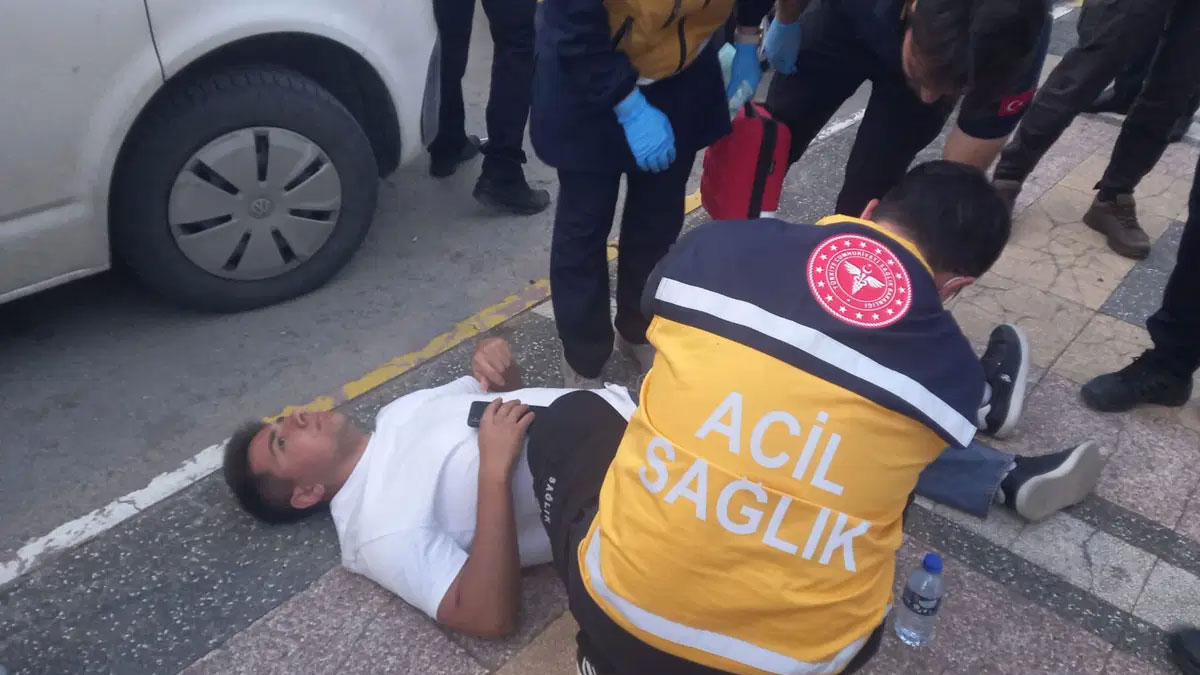 Aksaray'da 'yan baktın' kavgası: 19 yaşındaki genci bıçakladı