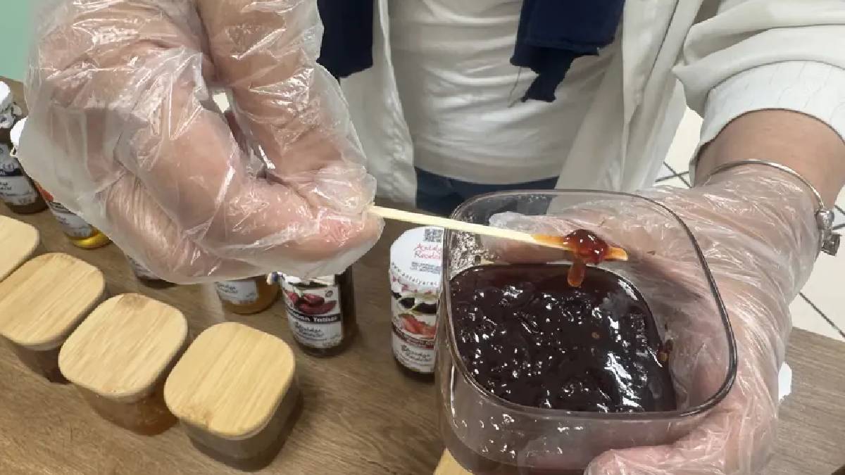 Öğretmenlikten baba mesleğine geçiş yaptı! 64 meyveden üretiyor, 19 ülkeye ihraç ediyor