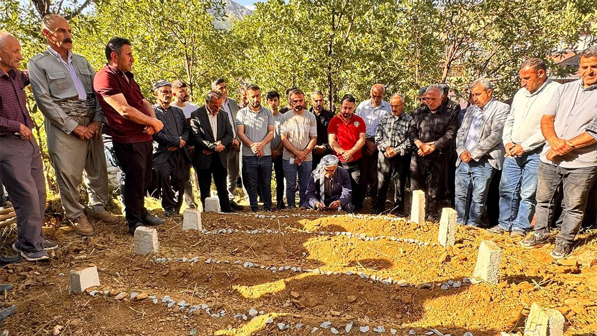 Eşi ve ailesini katletmişti! Aile katliamında hayatını kaybeden 4 kişi yan yana defnedildi