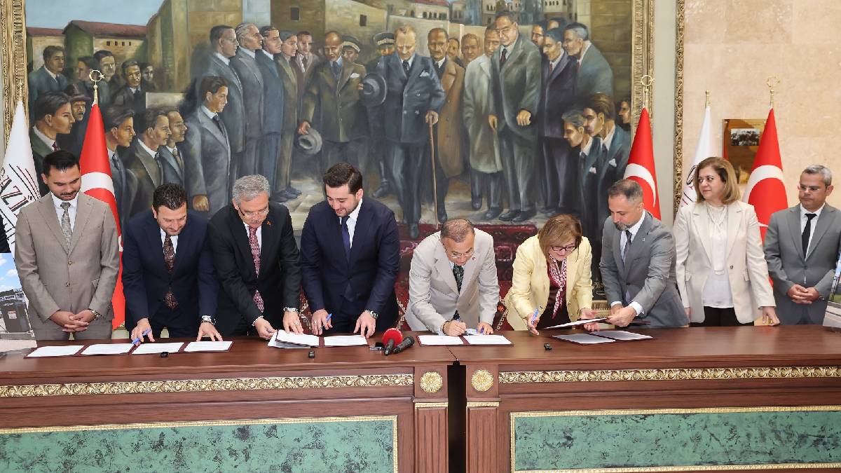 Gaziantep Büyükşehir haftaya 5 yeni projeyle başladı: Eğitim, spor ve dijital alanda yeni protokoller imzalandı