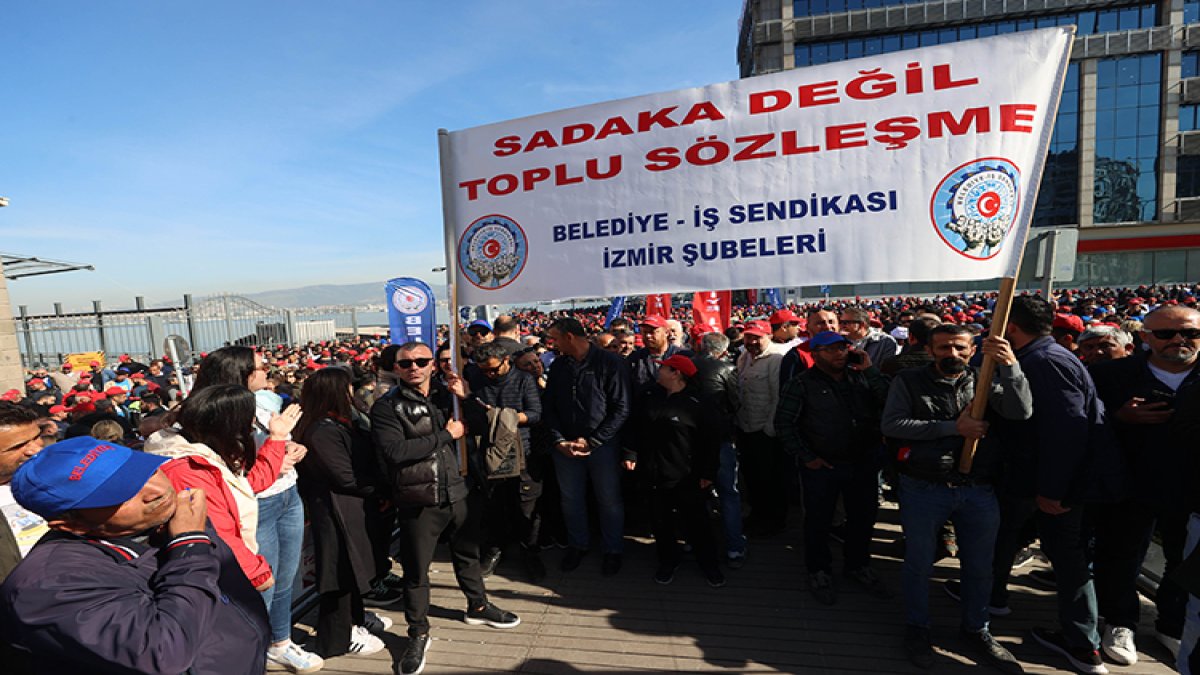 İzmir'de TİS görüşmelerinden talepleri karşılanmayan işçiler iş bıraktı