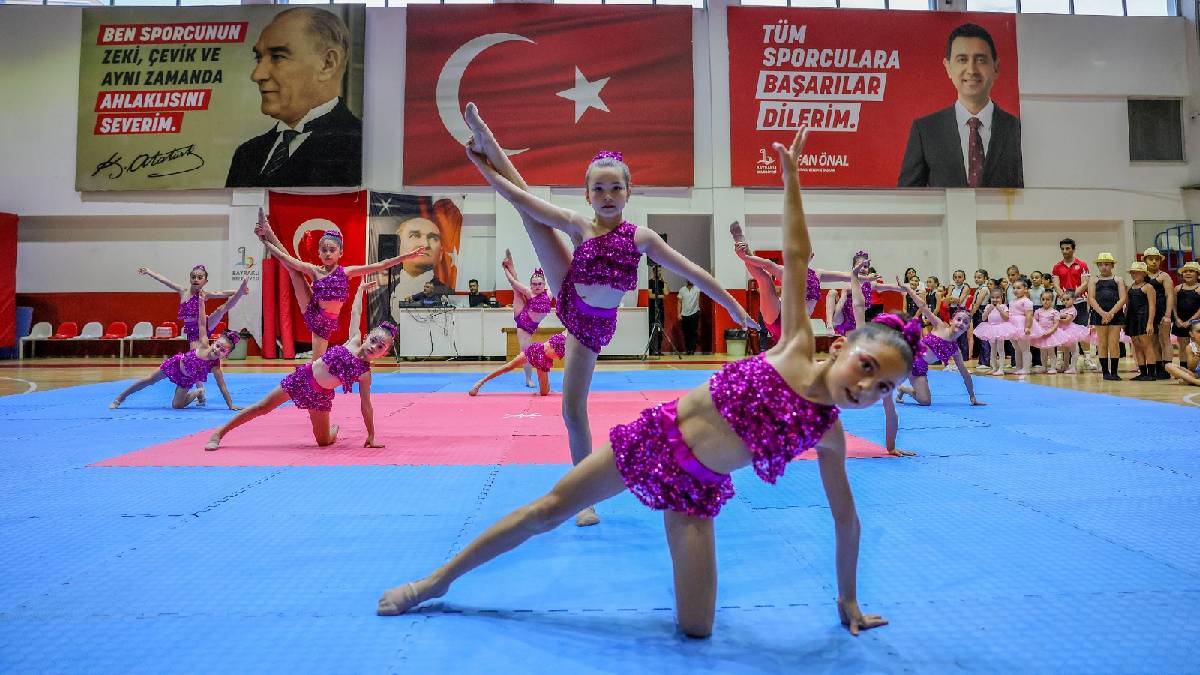 Bayraklılı kursiyerlerden yıl sonu gösterisi