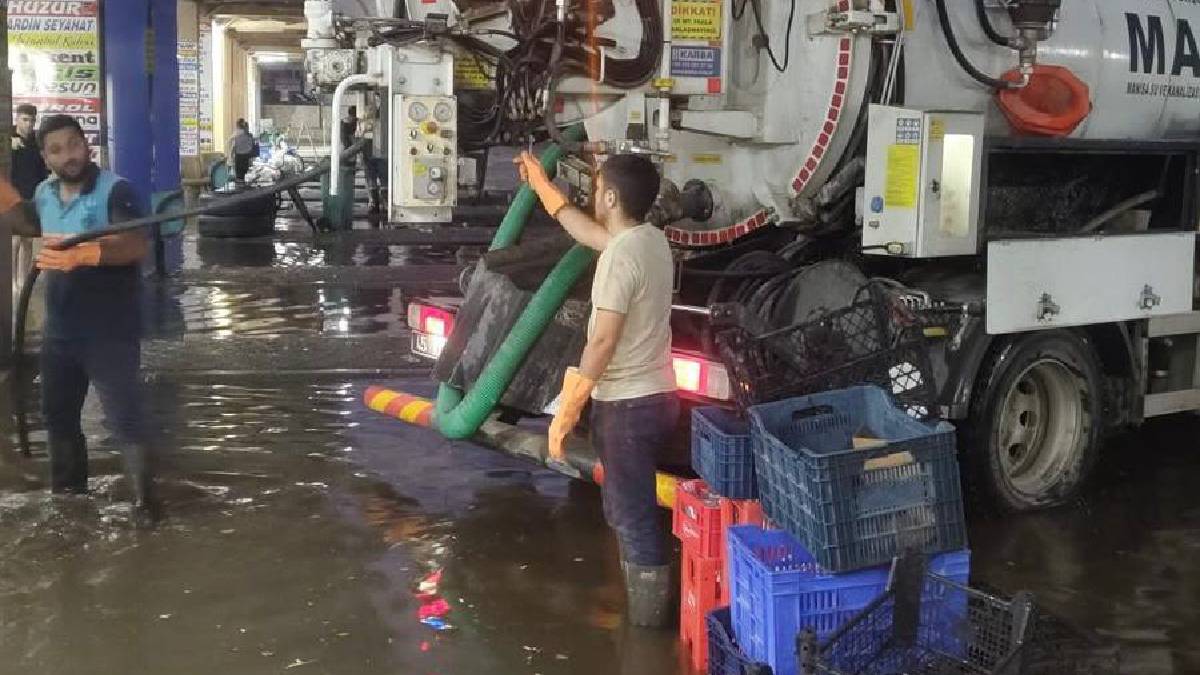 Manisa Büyükşehir Belediyesi Salihli’de yaraları sarıyor