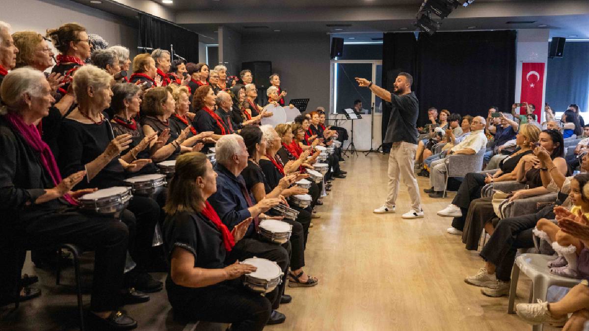 Bornova’nın çınarları diplomalarını aldı