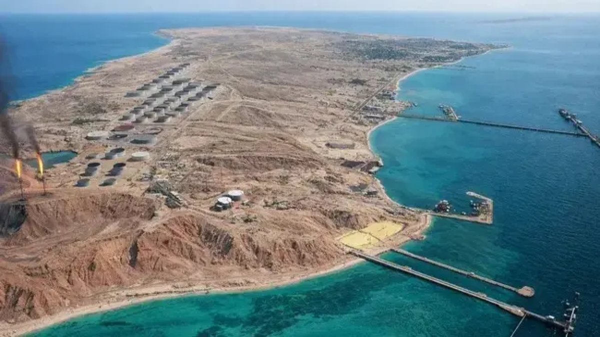 İran: Petrol ihracatının merkezi Hark Adası savaş boyunca 548 kez hedef alındı