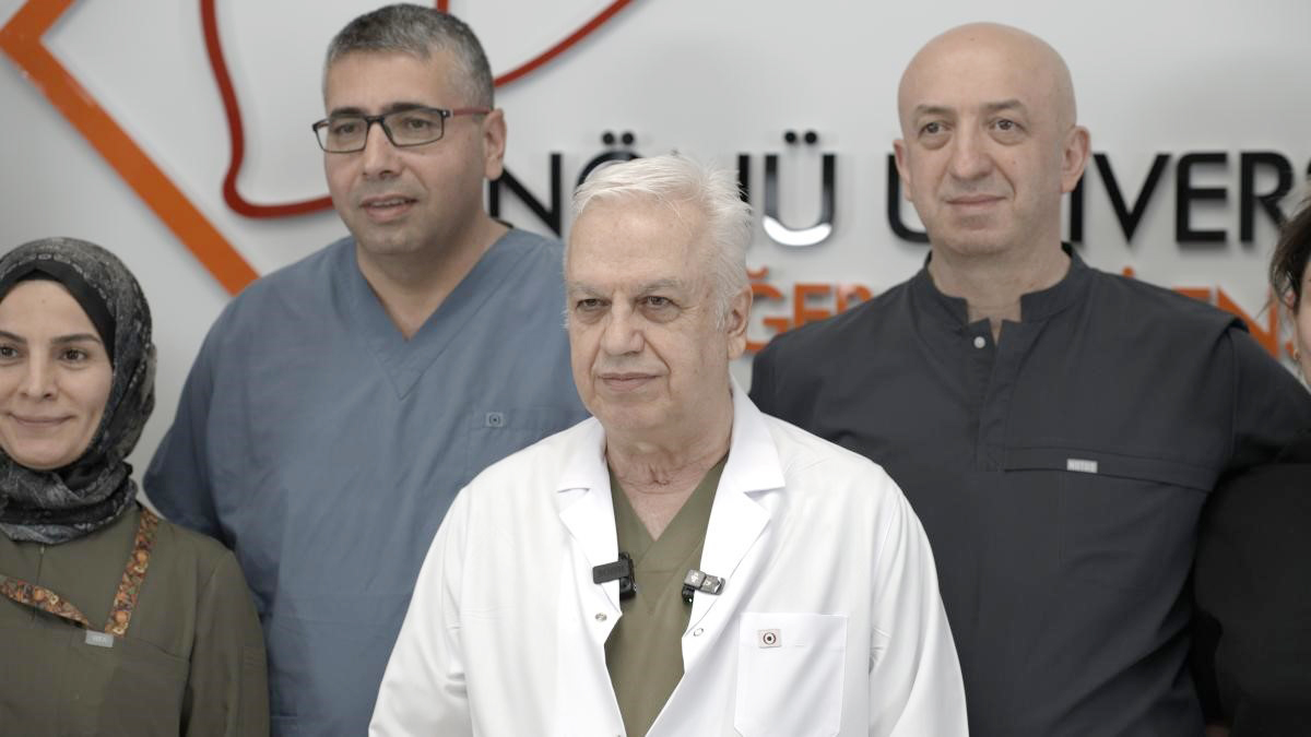 İnönü Üniversitesi'nden dünya tıp tarihine geçen başarı: Dünyanın ilk 8’li çapraz karaciğer nakli yapıldı