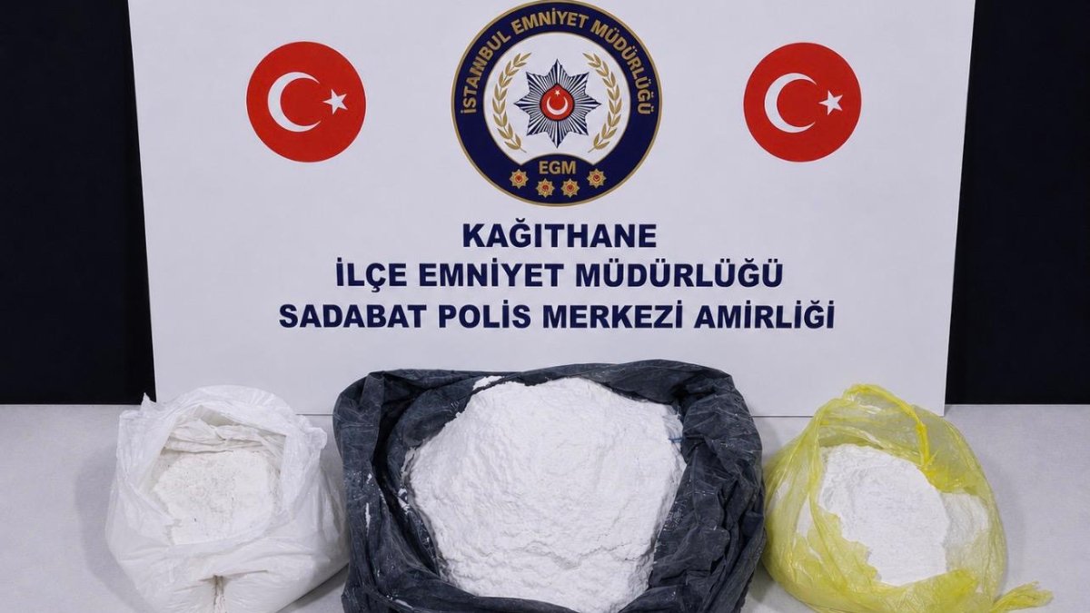 Kağıthane’de aile binasını uyuşturucu deposuna çevirmiş: 'Uyuşturucu maddeleri peçeteye sararak yuttuk'