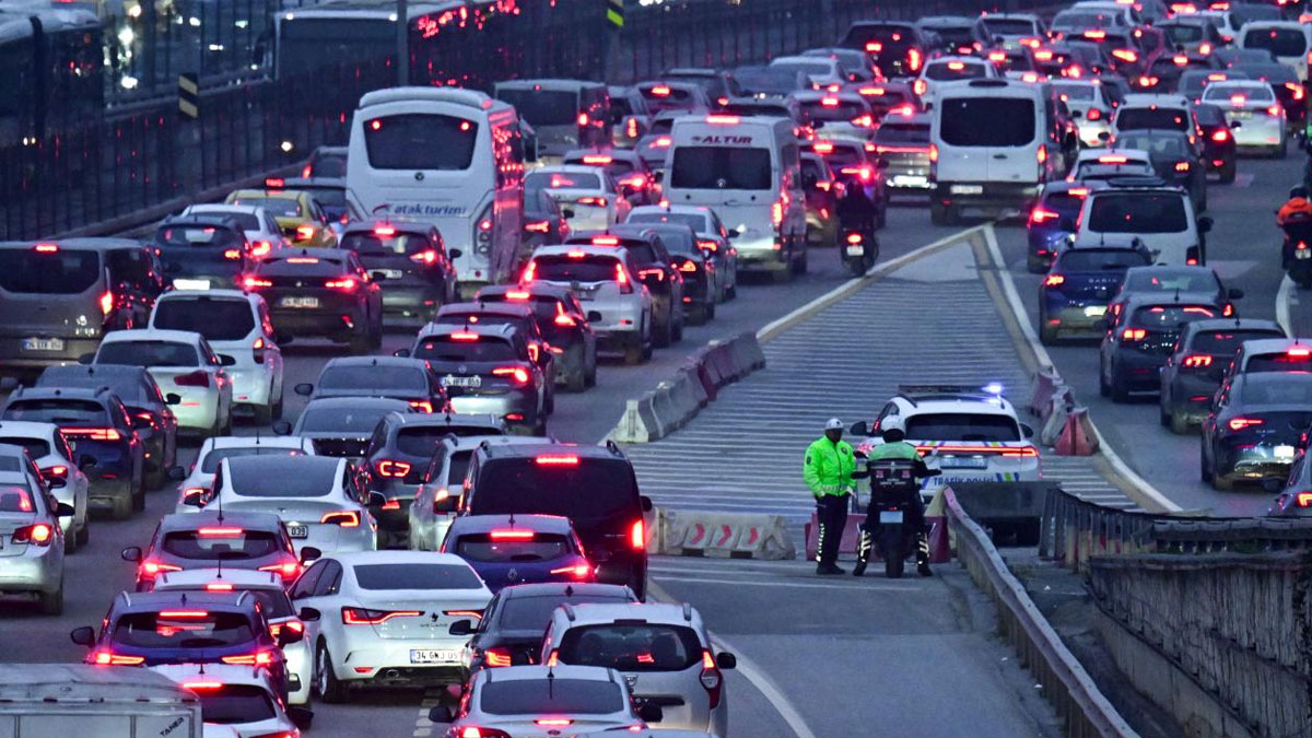 Araç satışlarında sert fren: Trafiğe yeni kayıtlar yüzde 24 düştü