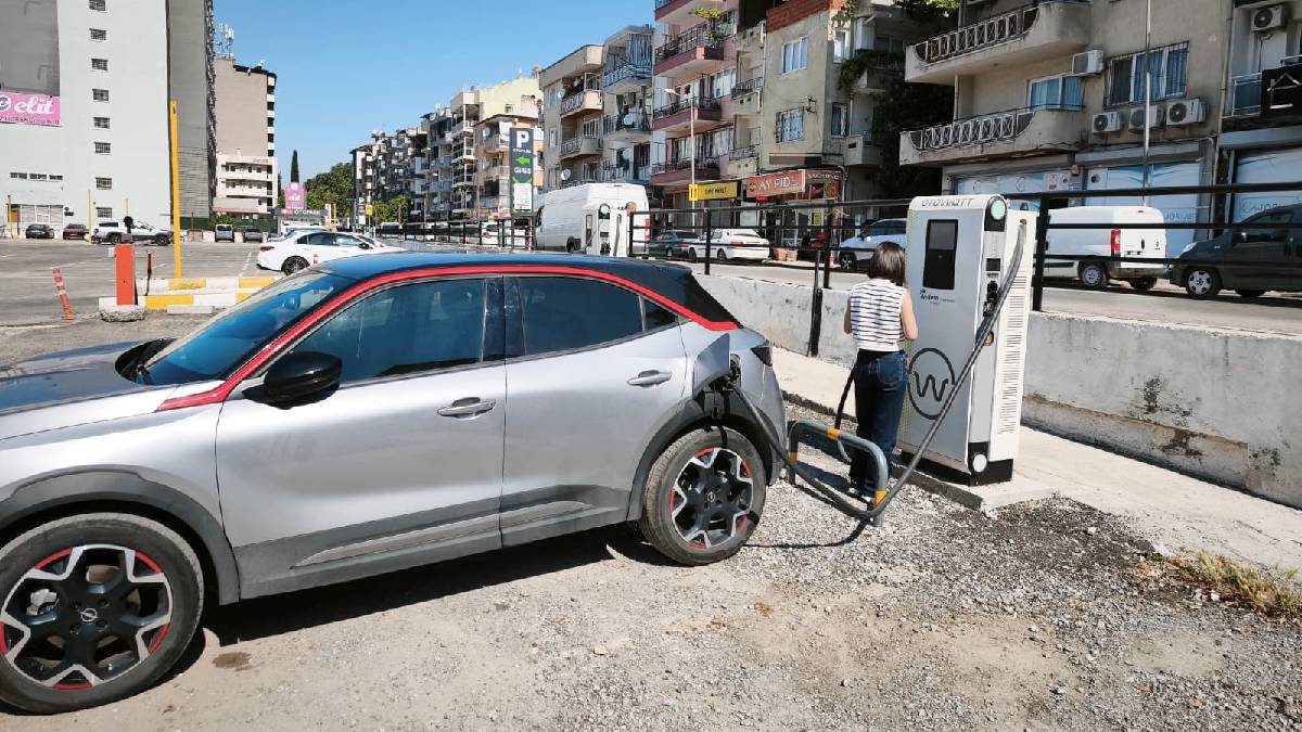 Efeler Belediyesinin elektrikli araç şarj istasyonları hizmette